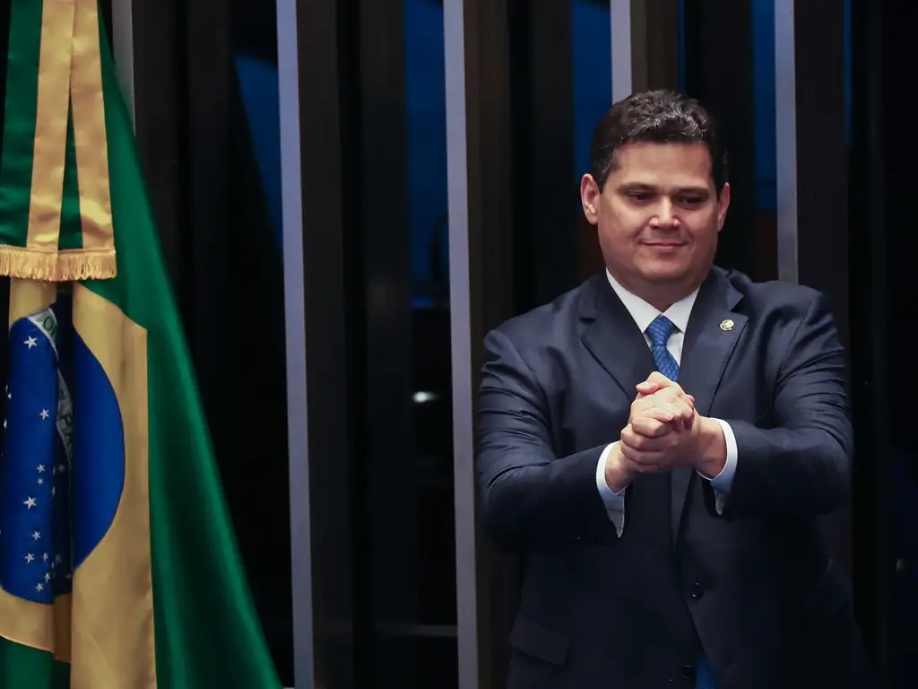 Oposição articula com Davi Alcolumbre para barrar indicações ao STF até eleições