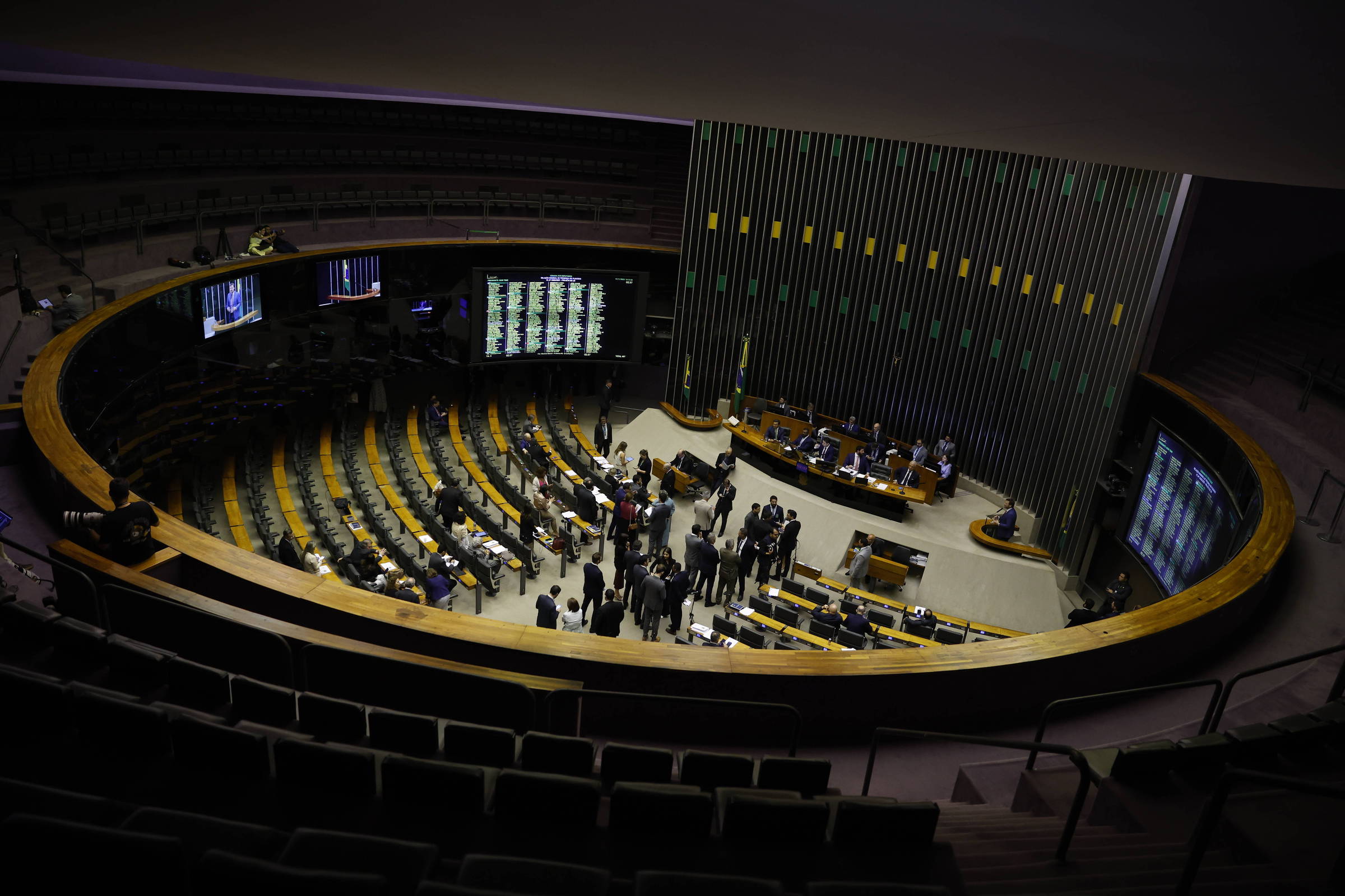 Presidente da CPMI do INSS denuncia filtragem de dados por ordem de André Mendonça