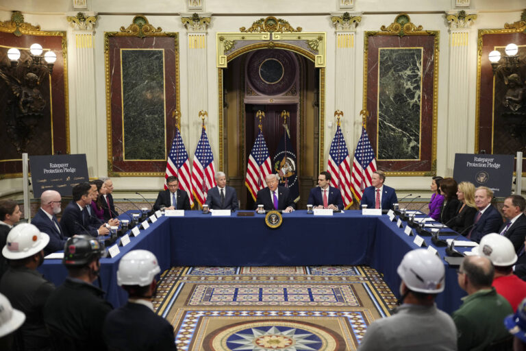 Trump anuncia que big techs vão bancar infraestrutura energética para inteligência artificial