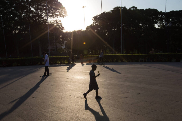 São Paulo enfrenta quarta-feira 18 abafada com risco de chuva isolada à tarde