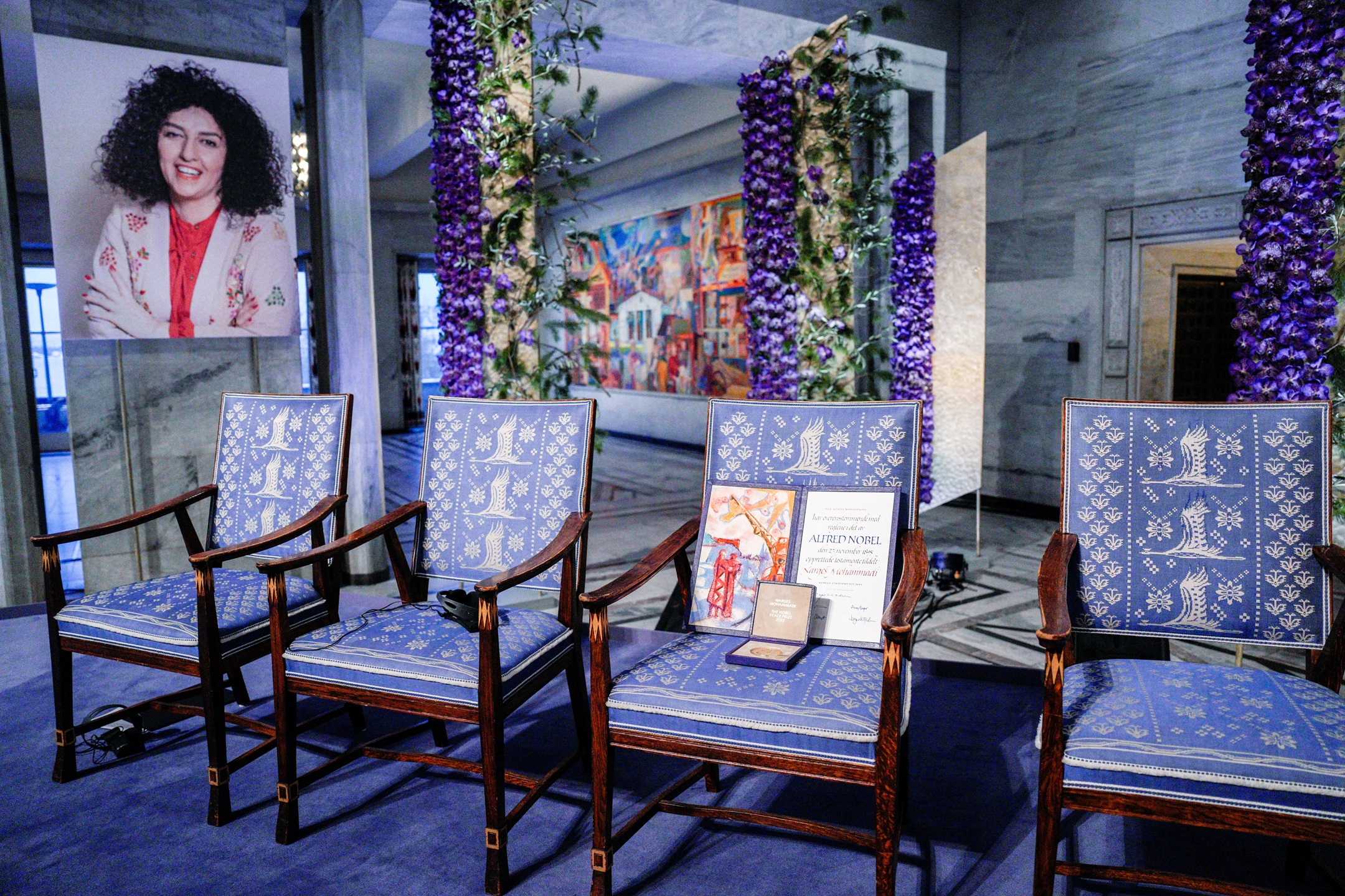 Iraniana vencedora do Nobel da Paz enfrenta risco após enfarte na prisão