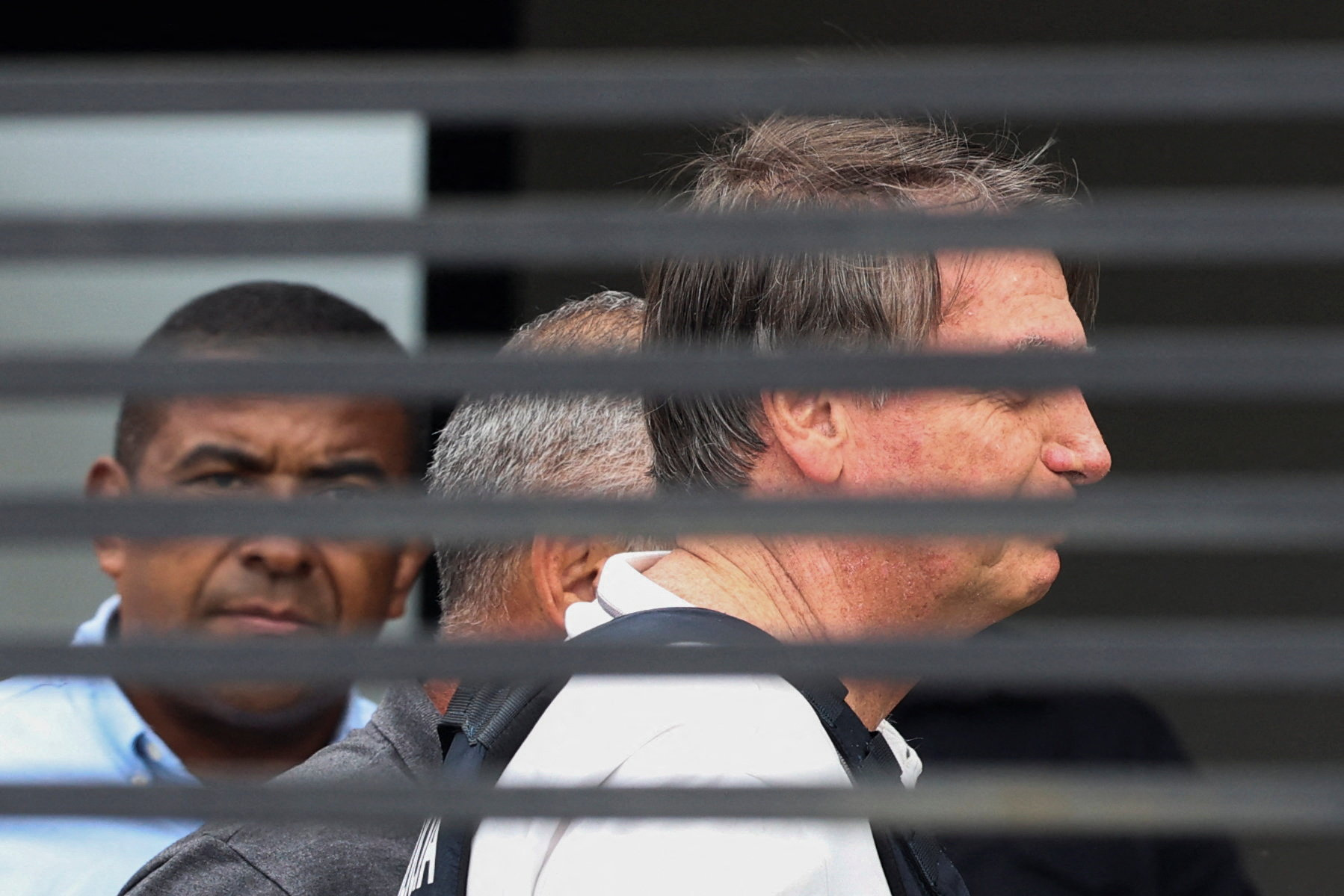 Bolsonaro recebe alta hospitalar e seguirá recuperação domiciliar após cirurgia no ombro