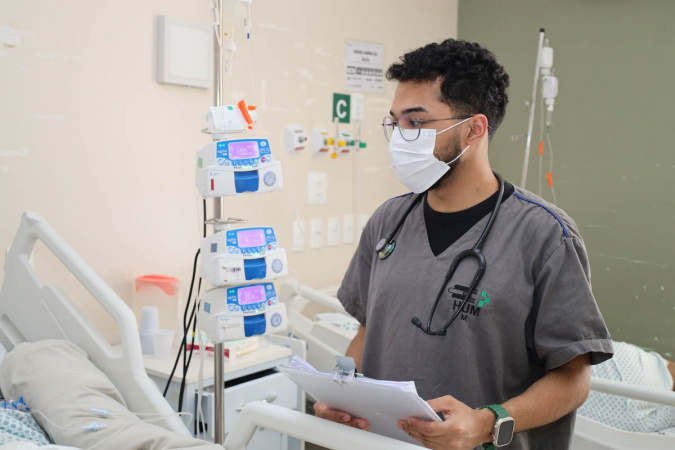 Hospital da UEM atinge 60 mil atendimentos de urgência em 2025