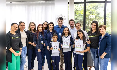 Prefeitura de Arapongas amplia ensino de libras com apostilas em três níveis