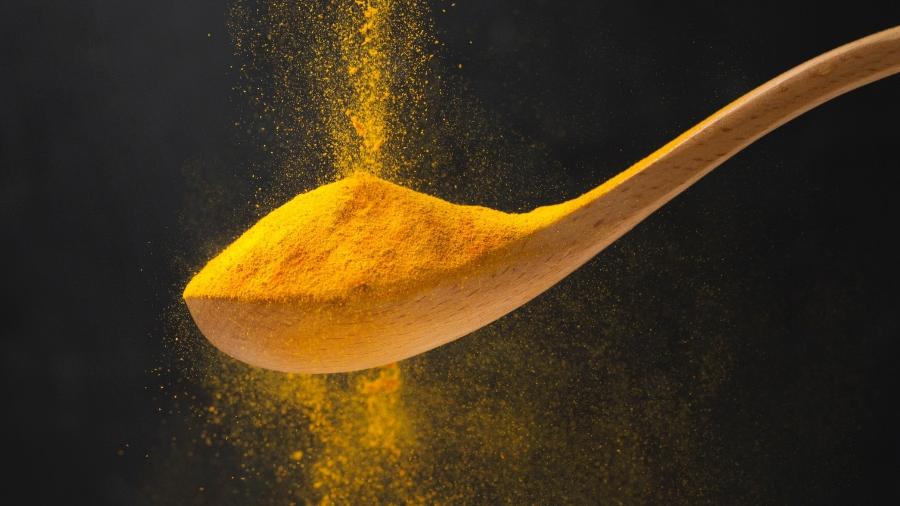 Suplementos com cúrcuma podem causar danos ao fígado, alerta Anvisa