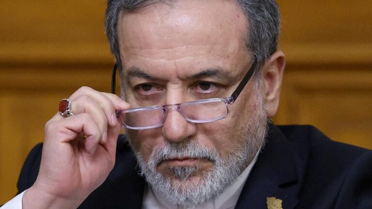 Irã atribui ataques em áreas urbanas do Golfo à presença de forças dos EUA