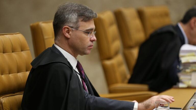 Presidente da CPMI do INSS denuncia filtragem de dados por ordem de André Mendonça