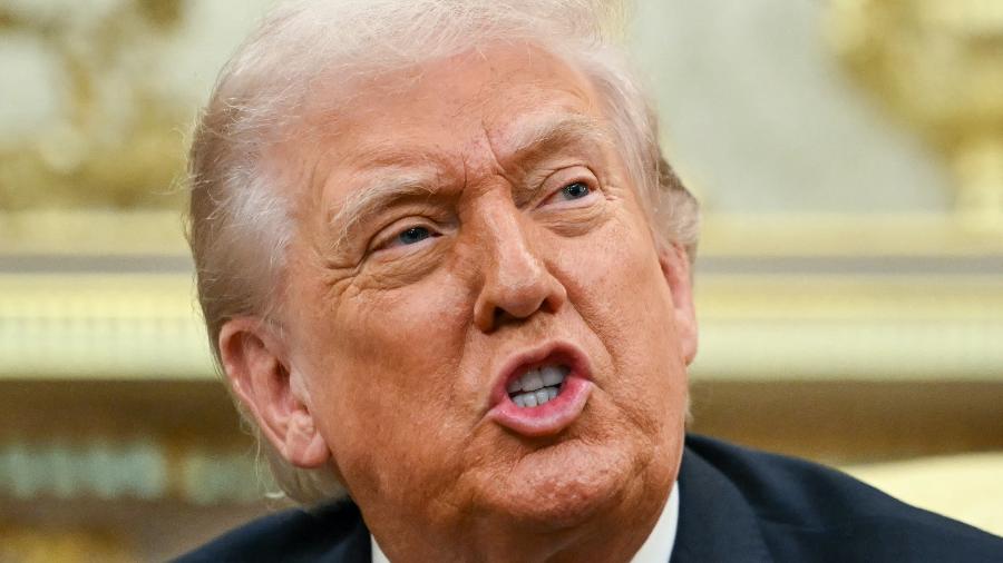 Trump substitui Kristi Noem por senador republicano na Segurança Interna