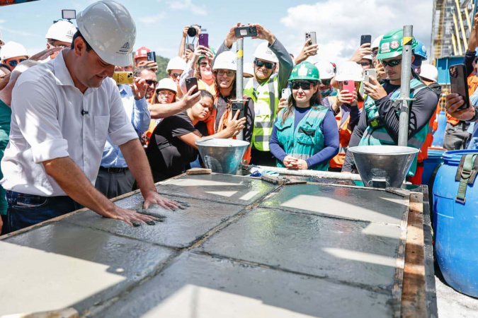 Beijo da ponte estabelece ligação terrestre entre Guaratuba e Matinhos
