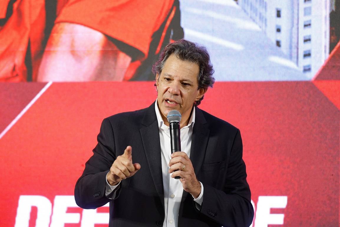 Fernando Haddad critica Tarcísio por contestar decisão do STF sobre Eduardo Bolsonaro