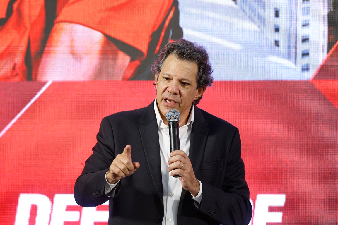 Lula reafirma posição contrária à taxa das blusinhas após pressão política
