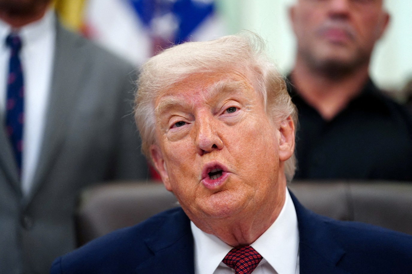 Trump anuncia possível acordo nuclear com Irã até fim de semana