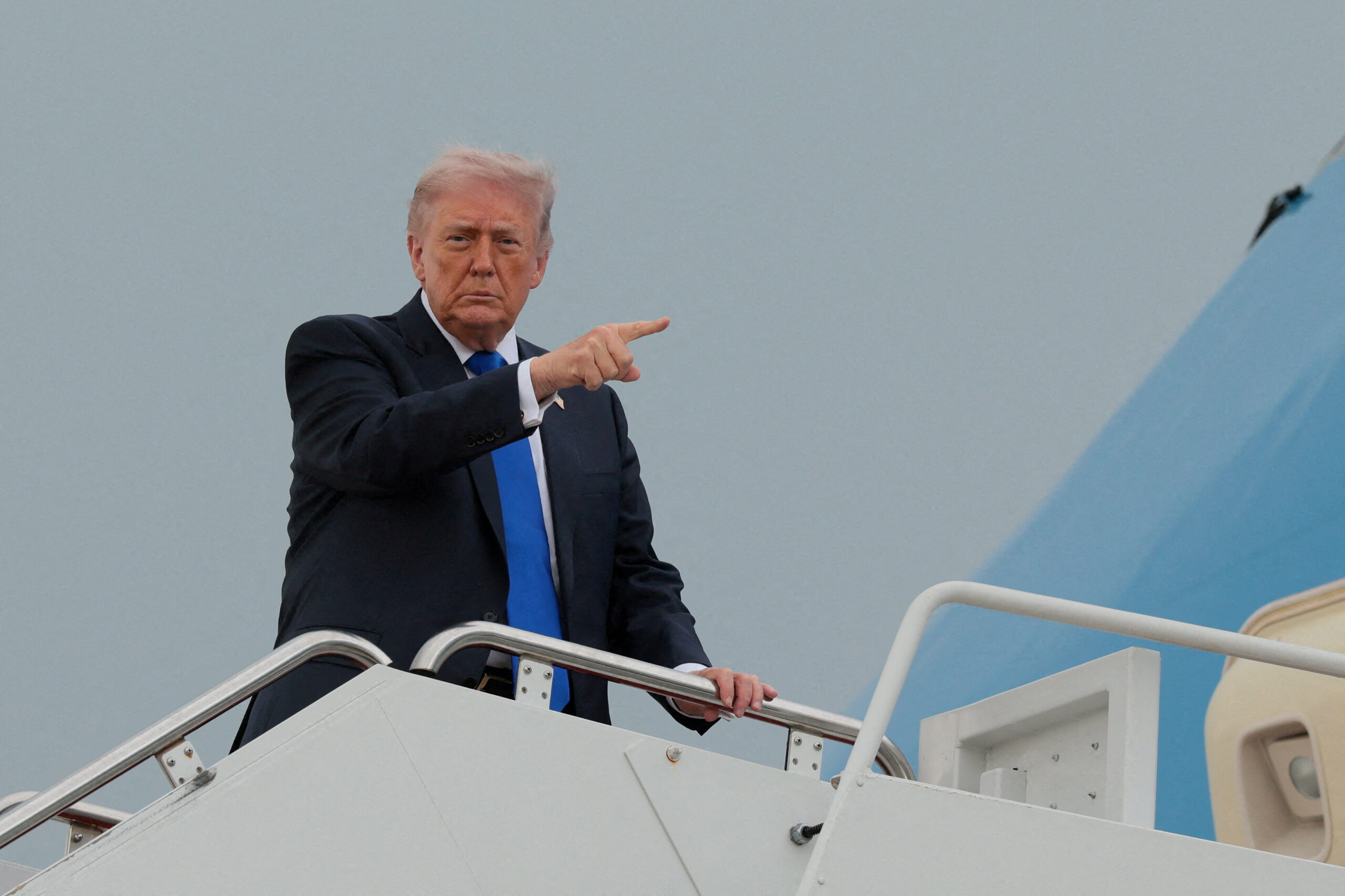 Trump intensifica controle federal sobre eleições nos EUA estado a estado