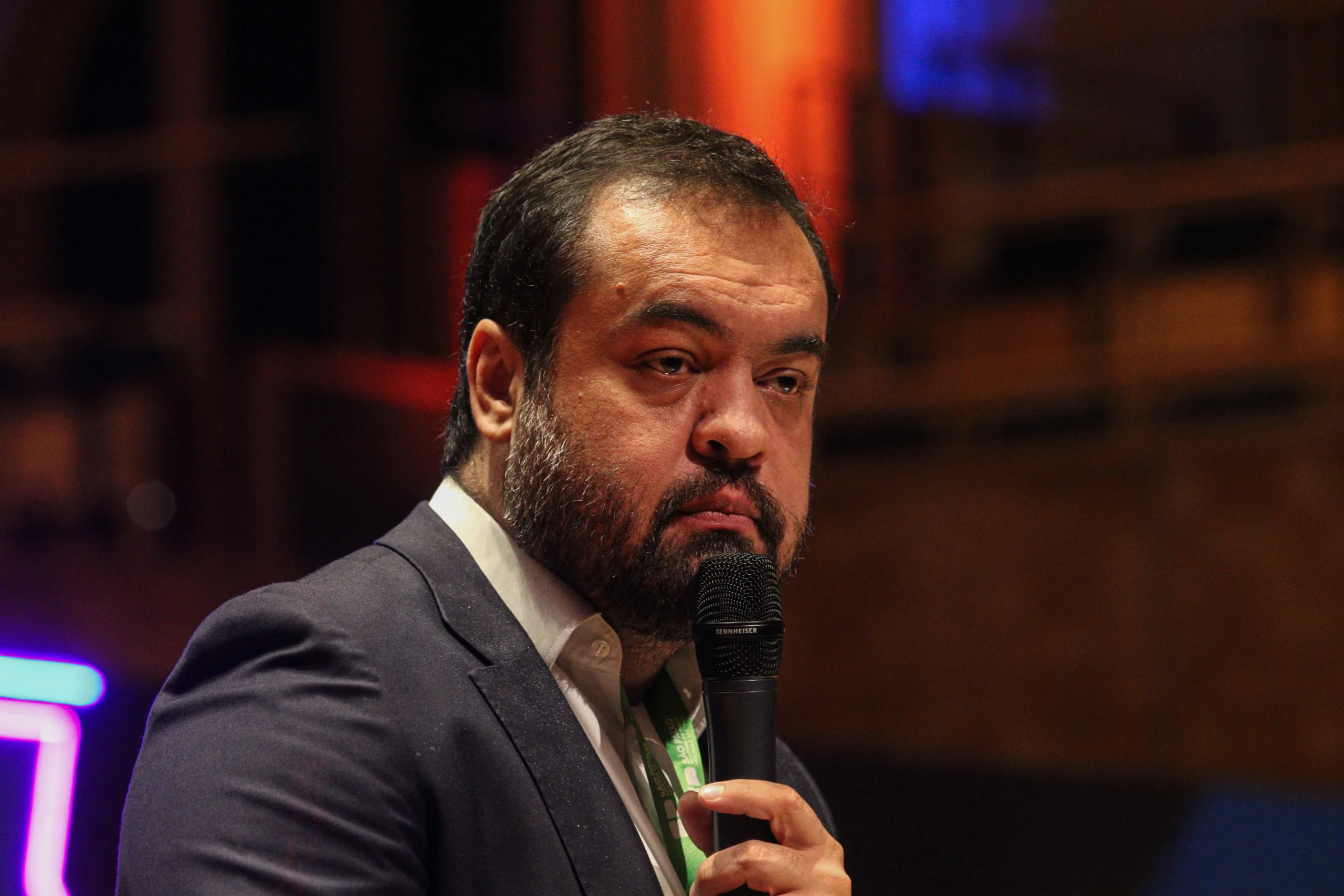 Cláudio Castro fica inelegível no TSE, mas escapa de cassação após renunciar