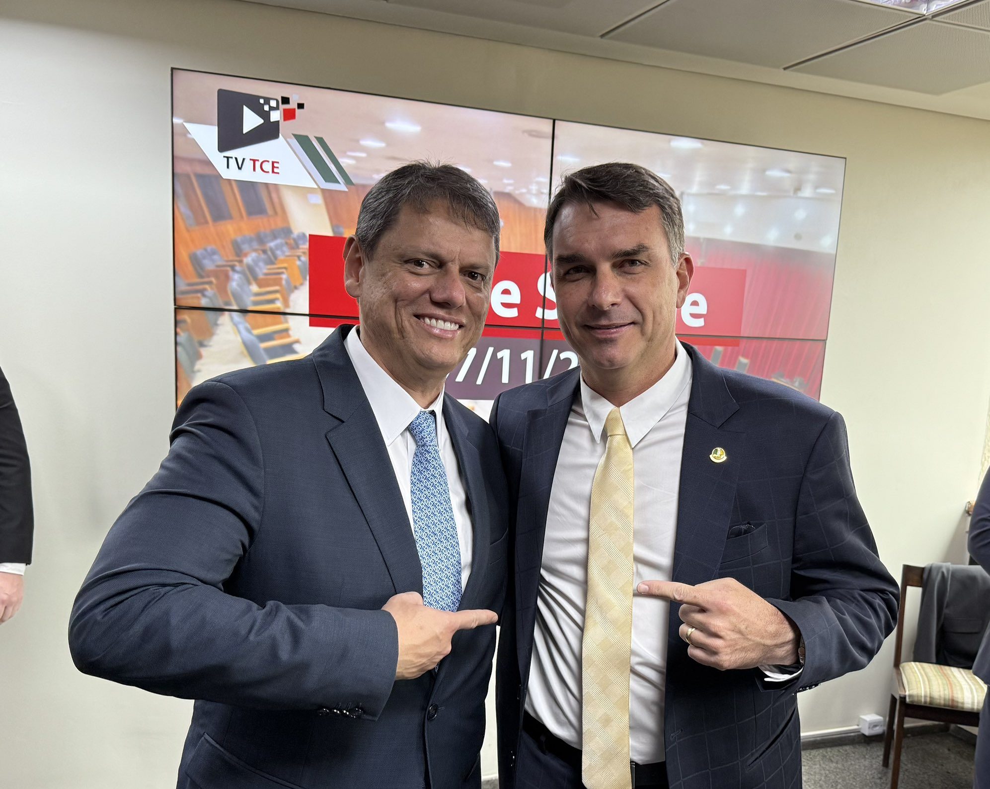 Tarcísio de Freitas destaca Flávio Bolsonaro como futuro presidente na Agrishow 2026