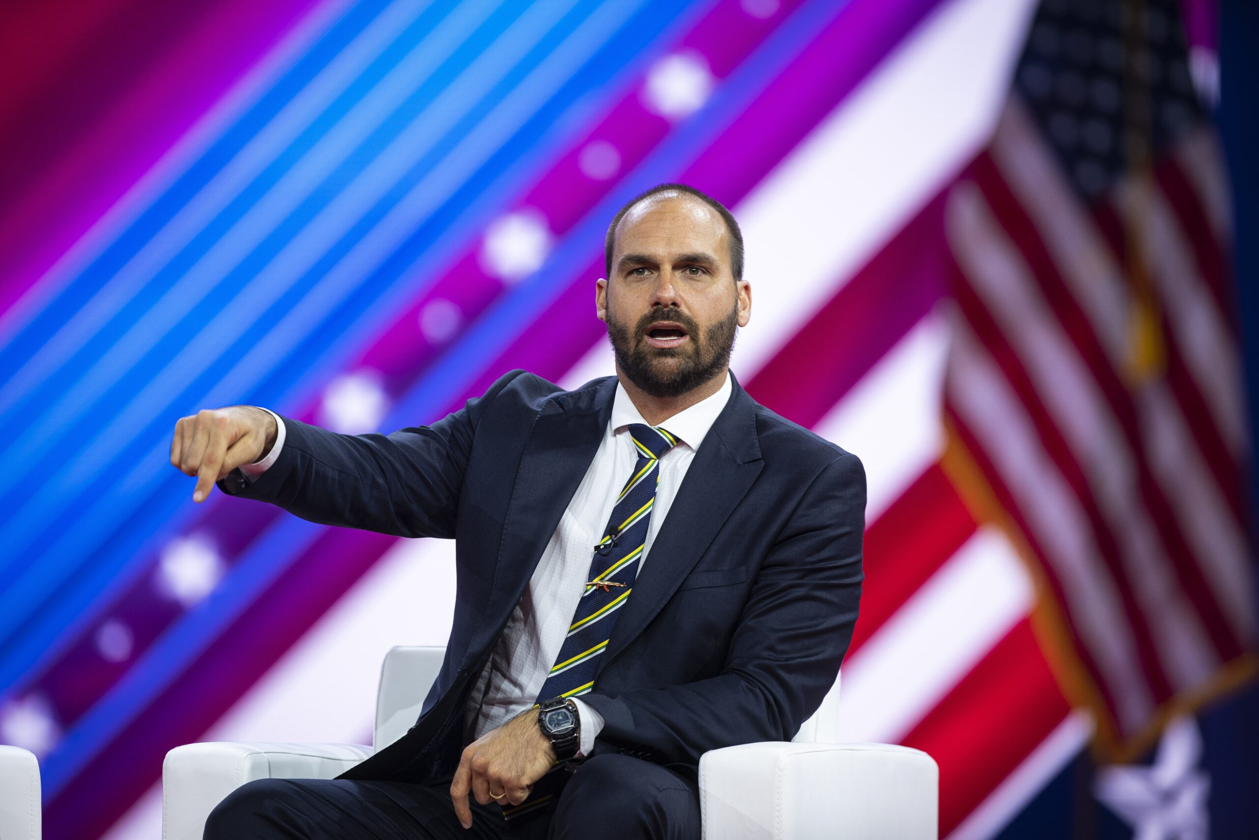 Moraes pressiona Eduardo Bolsonaro com prazo final em ação por coação