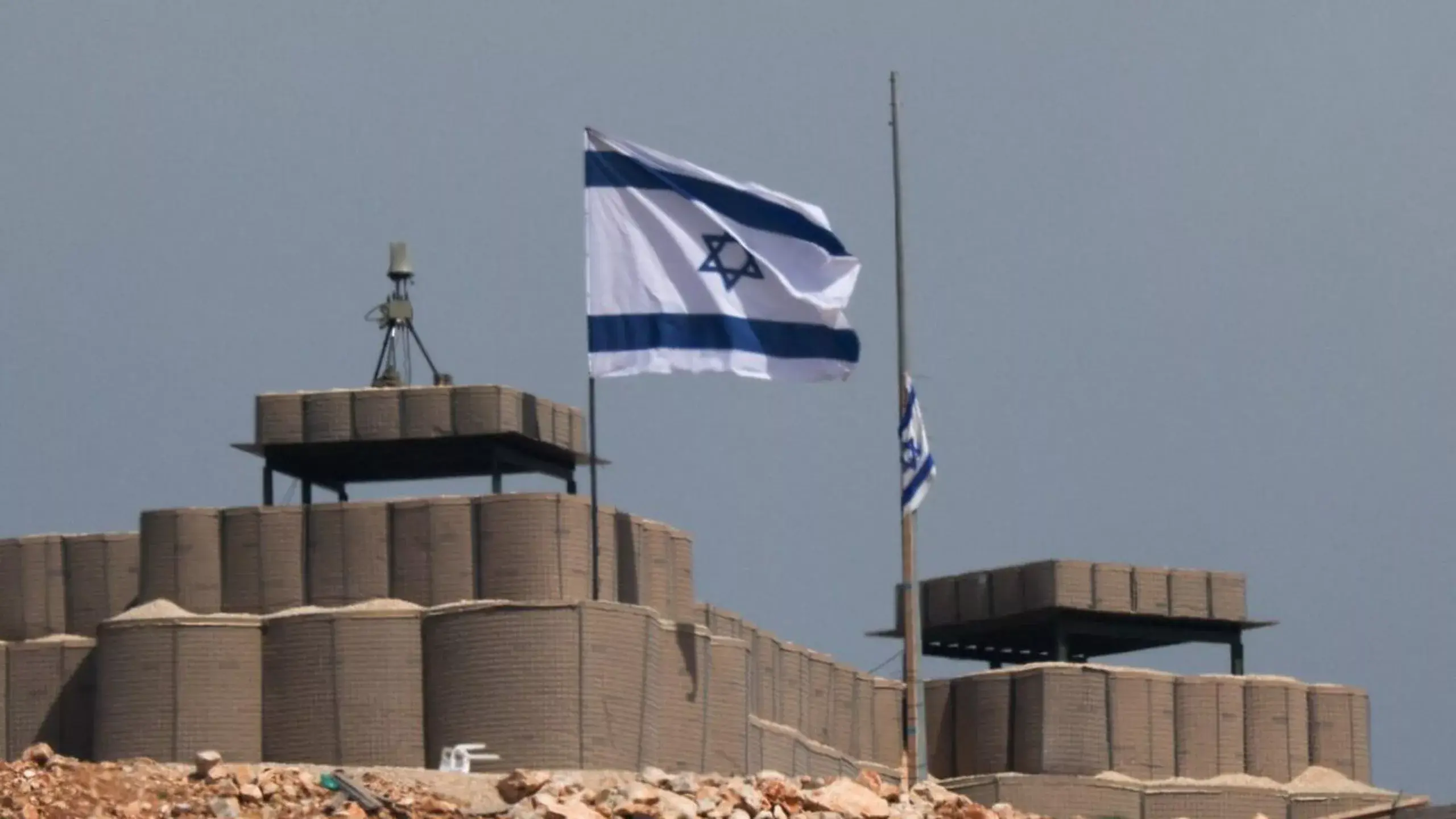 Forças israelenses atacam navios da flotilha de ajuda a Gaza