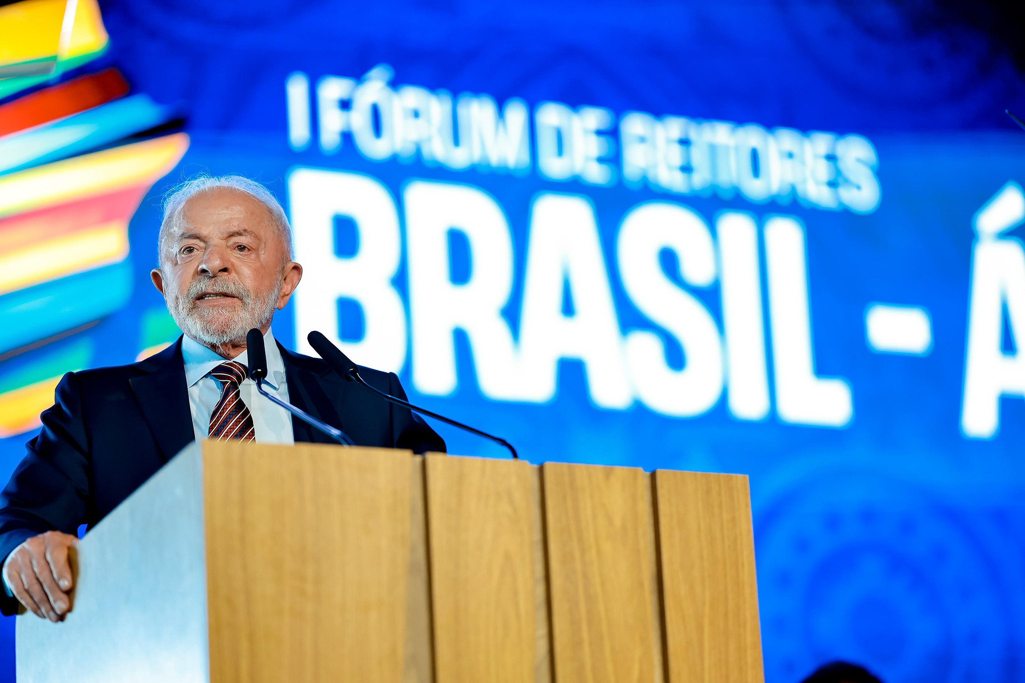 Lula critica extrema direita e defende autonomia das universidades públicas