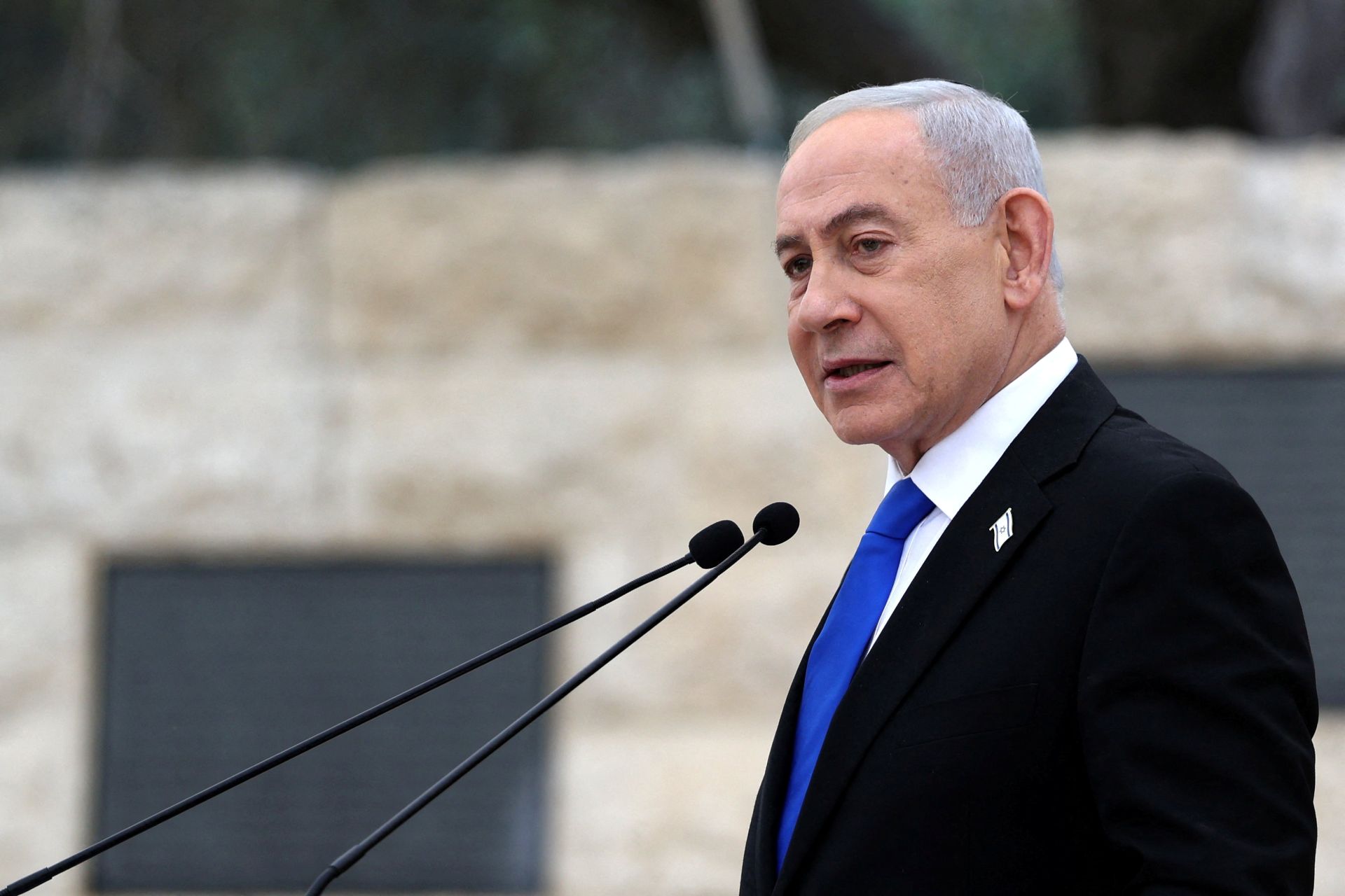 Israel mata comandante do Hezbollah em ataque aéreo a Beirute após cessar-fogo
