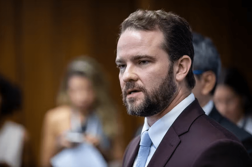 Brasil adota postura paciente frente ao tarifaço dos Estados Unidos, diz Durigan