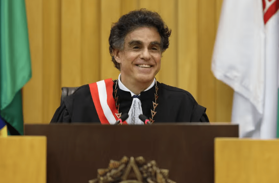 Presidente do tst anuncia corte salarial para juízes que faltarem por palestras remuneradas