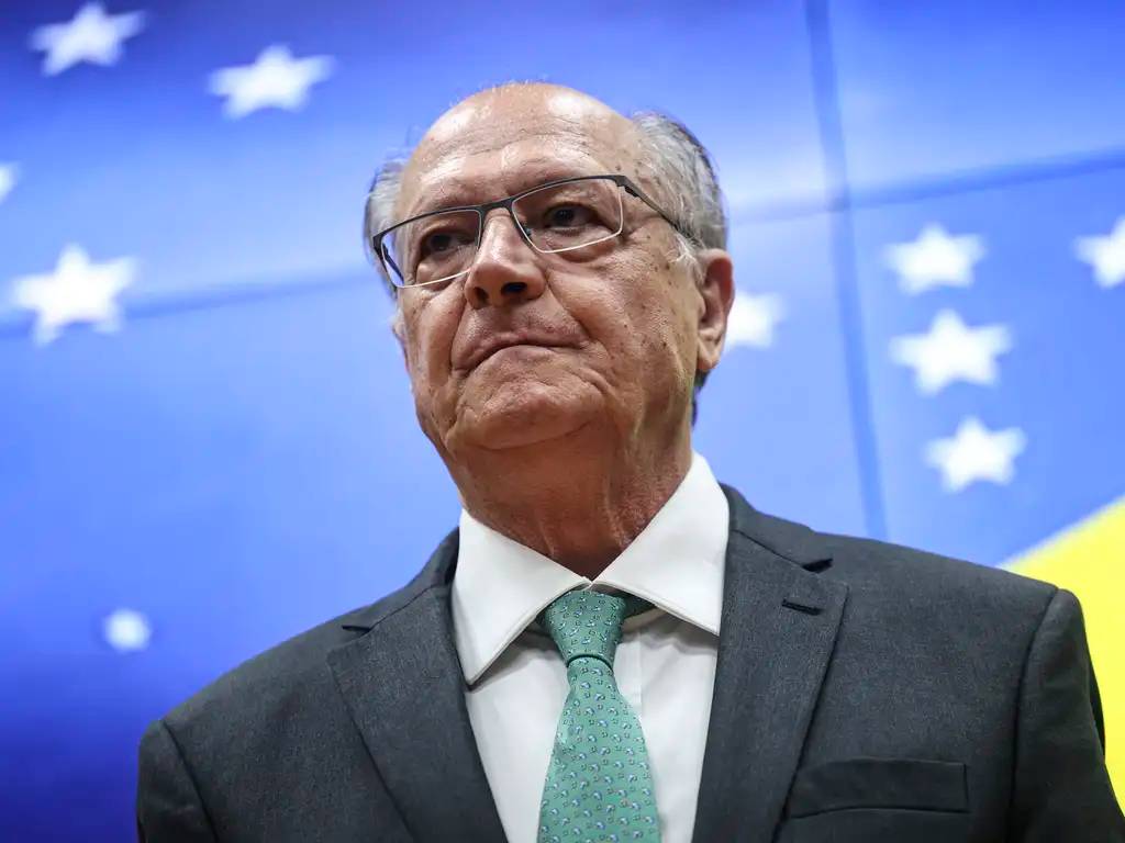 Alckmin critica sistema tributário brasileiro e defende reforma para atrair investimentos