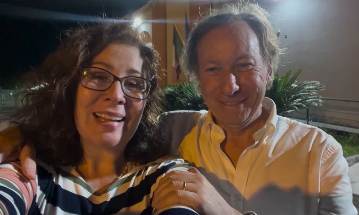 Carla Zambelli celebra libertação após decisão da Suprema Corte da Itália
