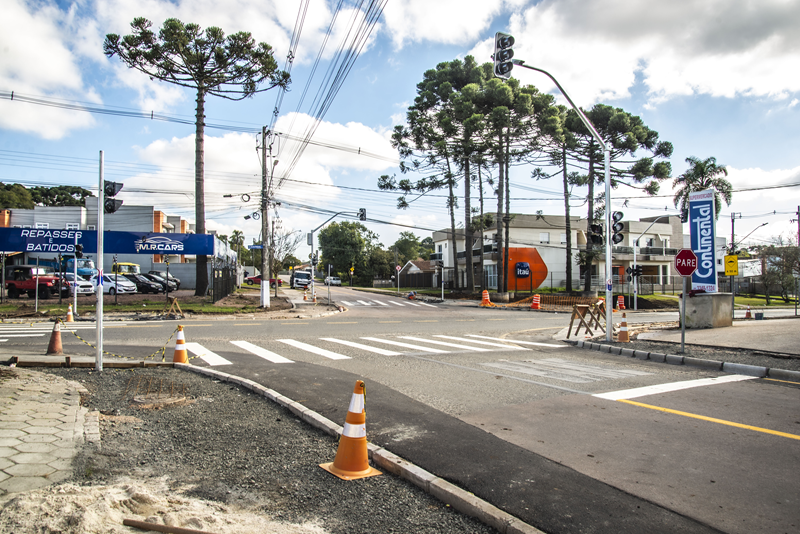 Semáforo com IA no Umbará desafoga trânsito e atende pressão popular