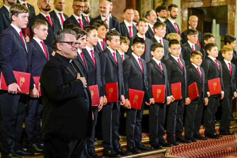Coro da Capela Sistina traz tradição papal a Curitiba com apresentação gratuita