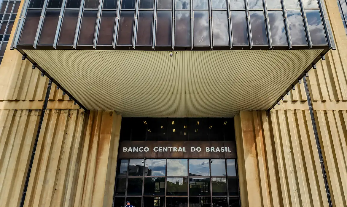 Déficit do setor público explode para R$ 56 bilhões em maio, alerta BC