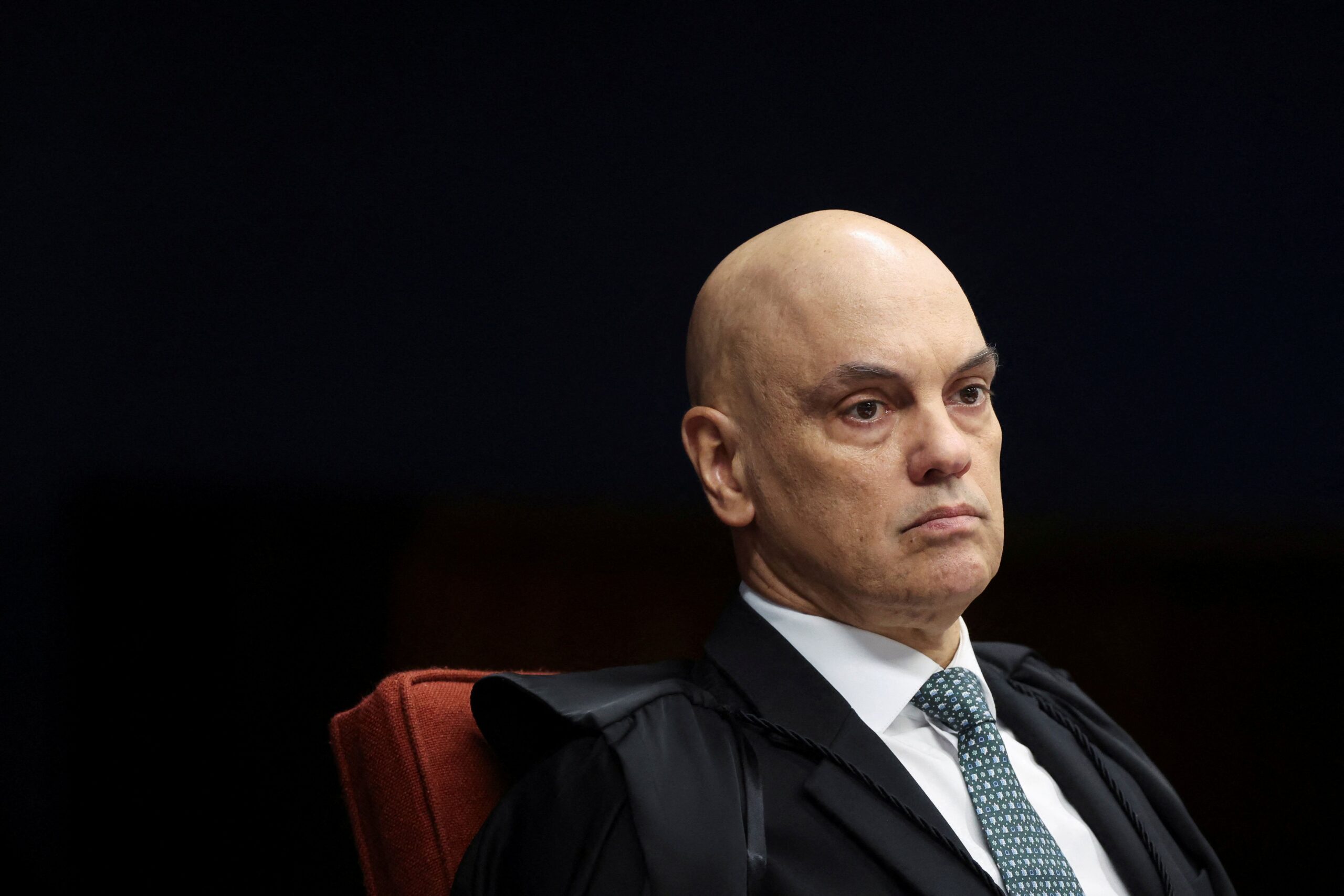 Moraes ameaça afastar presidentes de tribunais por descumprir teto de penduricalhos
