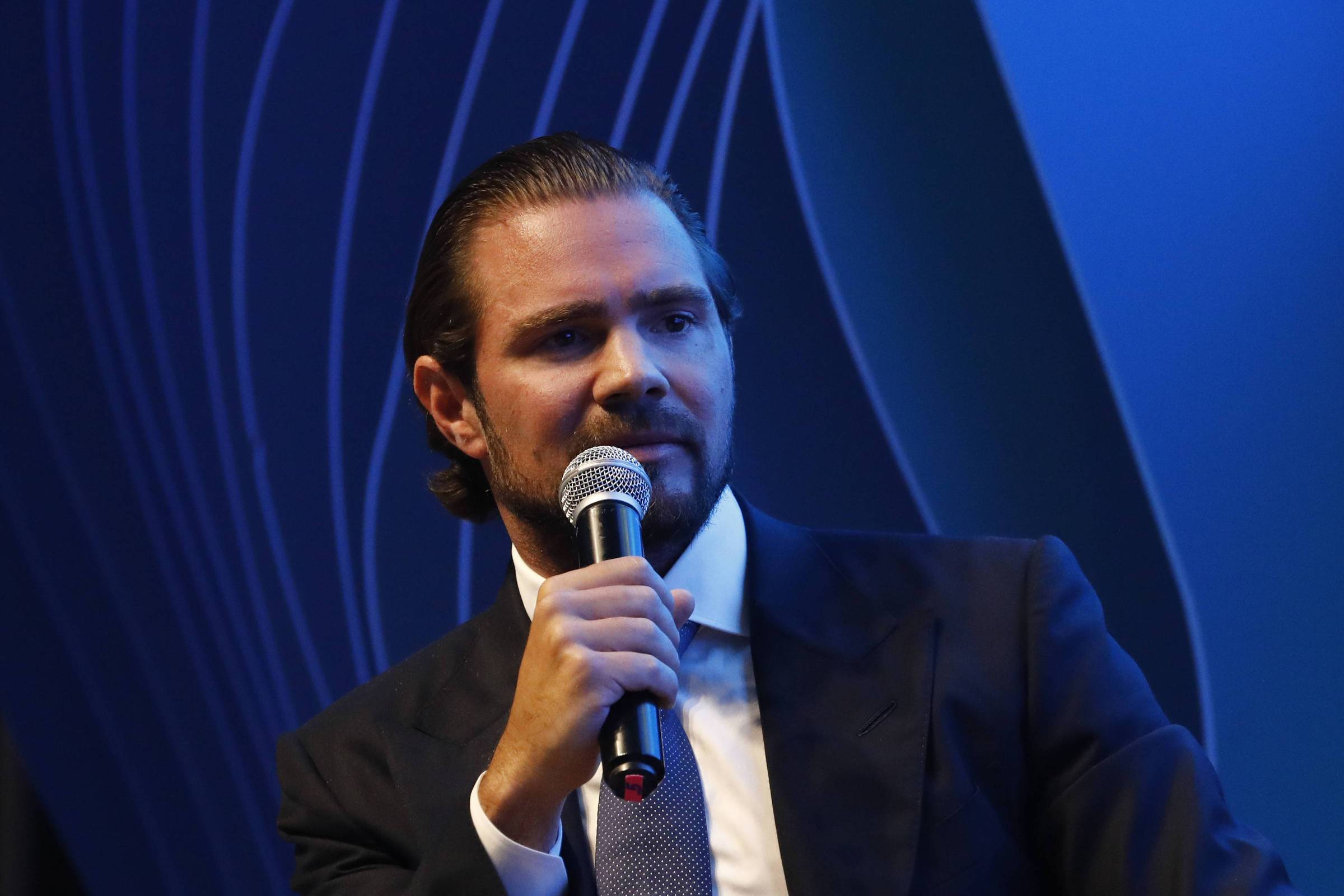 Interpol pressiona para bloquear R$ 500 mi do ex-banqueiro Vorcaro no exterior