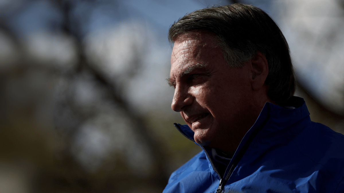 Defesa de Jair Bolsonaro pede extensão da prisão domiciliar com base em casos de Collor e idoso do 8 de janeiro