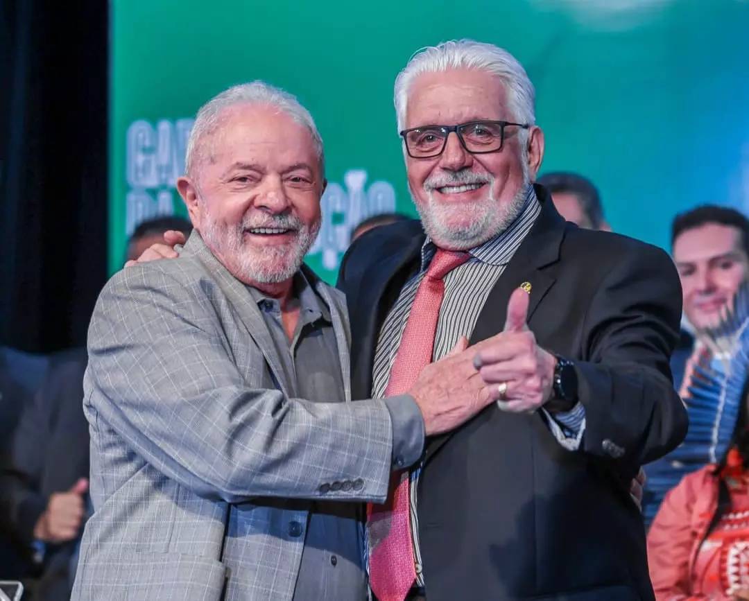 Operação contra líder do PT altera estratégia de Flávio Bolsonaro no Caso Master
