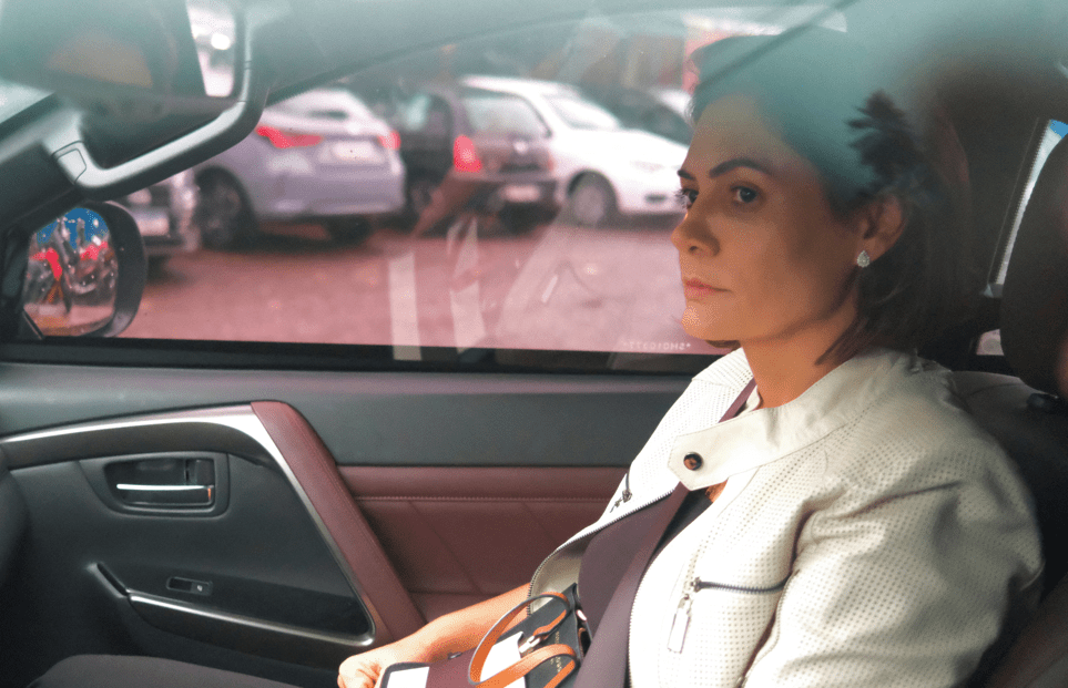 Michelle Bolsonaro recua e abandona Senado após confronto com Flávio