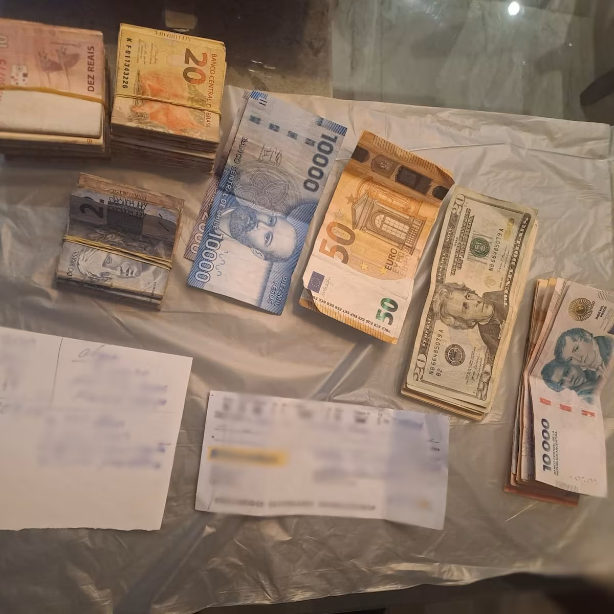 Justiça bloqueia contas do Comando Vermelho que movimentaram R$ 1 bilhão