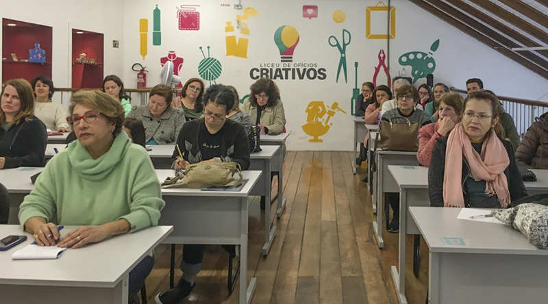 Liceu de Ofícios Criativos reforça ensino e empreendedorismo artesanal em Curitiba