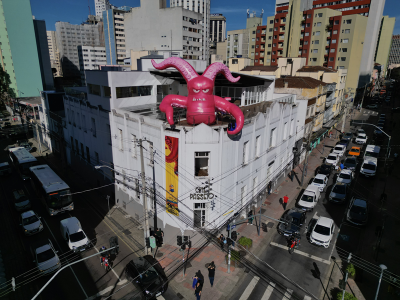 Howard, monstro gigante, invade Cine Passeio em ação da Universal