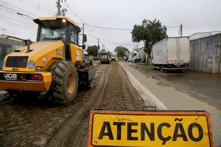Prefeitura bloqueia rua no Hauer para obras do Novo Inter 2