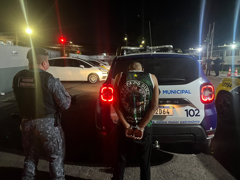 Guarda Municipal desarticula tráfico no Tatuquara com prisão e 74 buchas de cocaína