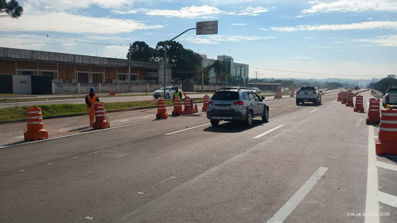 Rua João Negrão sofre bloqueio parcial para obras do BRT no Centro de Curitiba