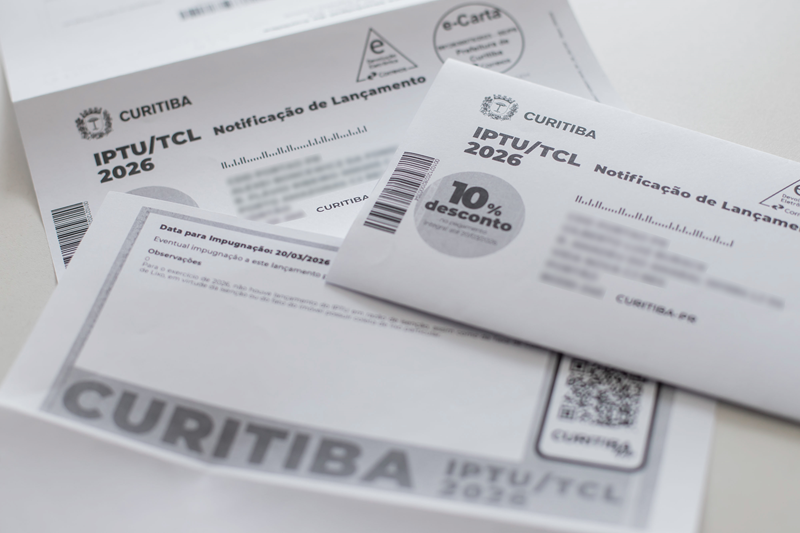 Prefeitura de Curitiba pressiona devedores com alertas automáticos por e-mail