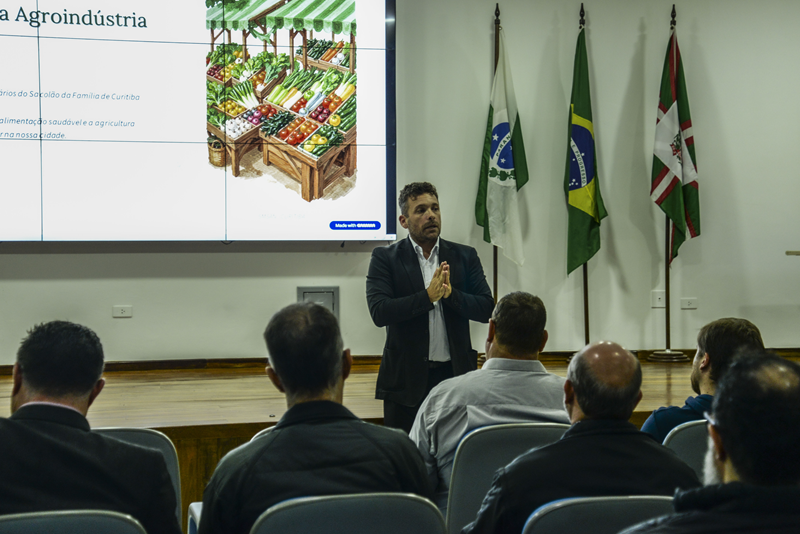 Municípios da RMC lançam curso grátis para agentes culturais e acendem debate sobre apoio efetivo