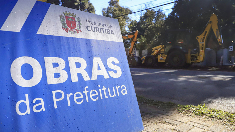 Bloqueio em rua do Xaxim inicia obras essenciais em Curitiba