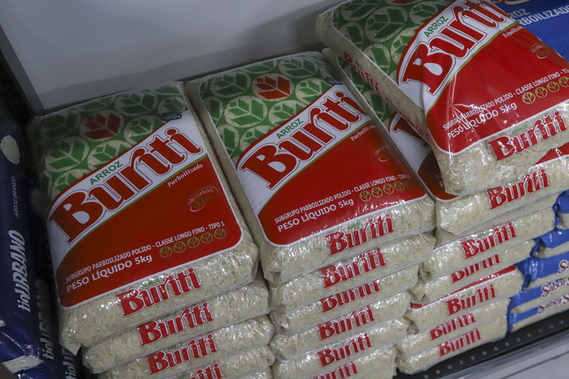 Curitiba mantém pressão contra alta dos preços com promoções da tabela arroz e feijão