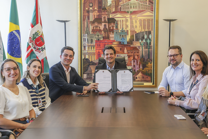 Eduardo Pimentel Institui Lei do SUAS e Consolida Assistência Social em Curitiba