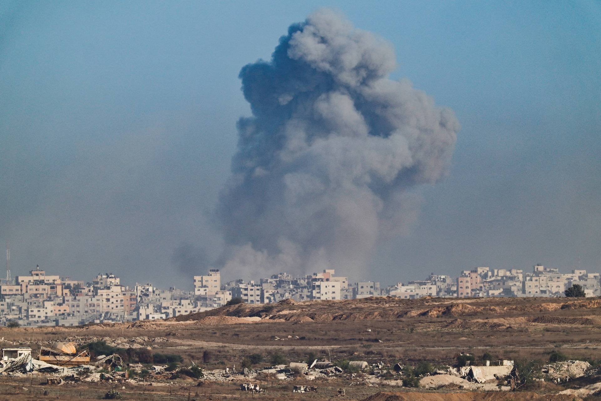 Ataques de Israel em Gaza matam nove, incluindo criança de 10 anos