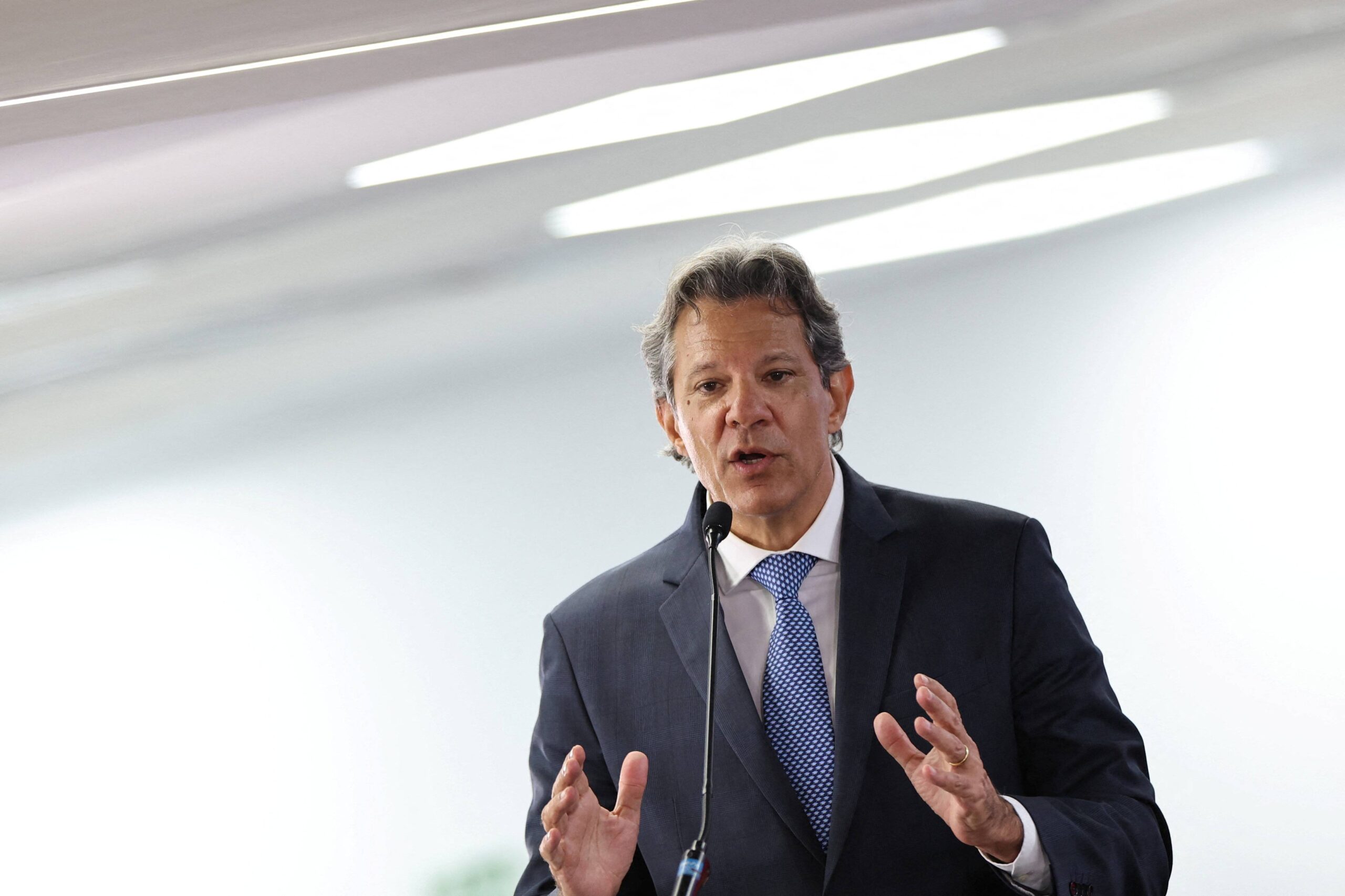 MBL força fim de palestra de Haddad na Unicamp e provoca confusão