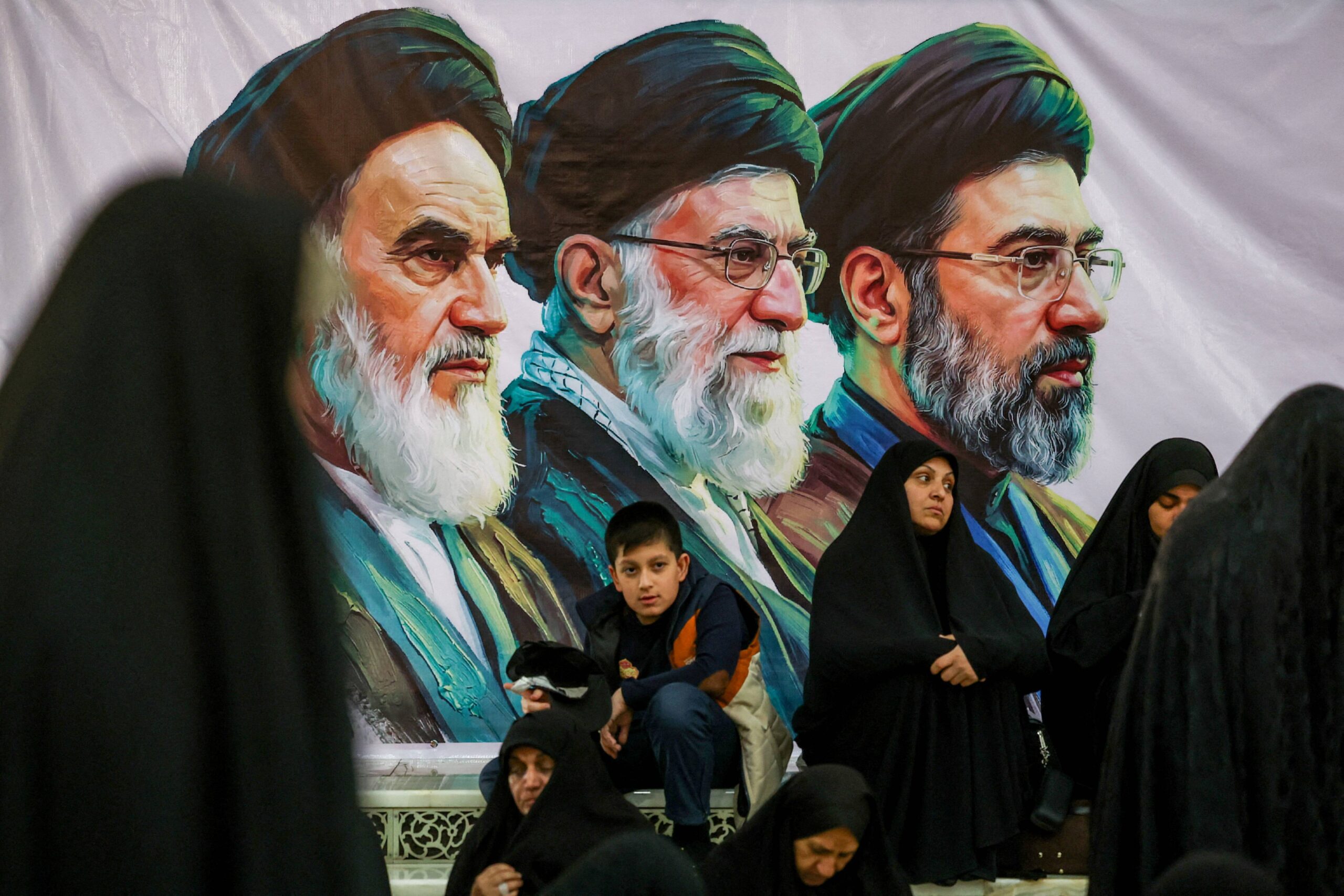 EUA endurecem sanções contra núcleo financeiro do aiatolá Khamenei