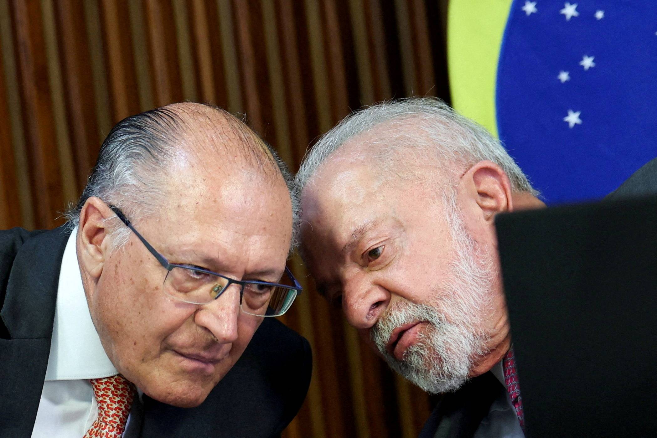 Governo Lula ensaia retaliação aos EUA com cautela e consulta setores